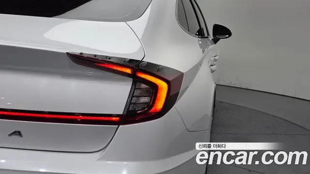 Hyundai Sonata Hybrid 2019 — Şəkil 20/33