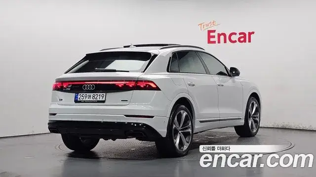 Audi Q8 2025 — Photo 14/37