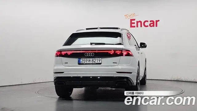 Audi Q8 2025 — Photo 7/37