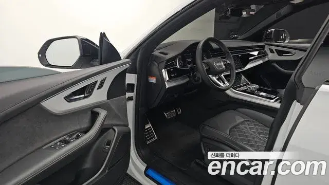 Audi Q8 2025 — Photo 9/37