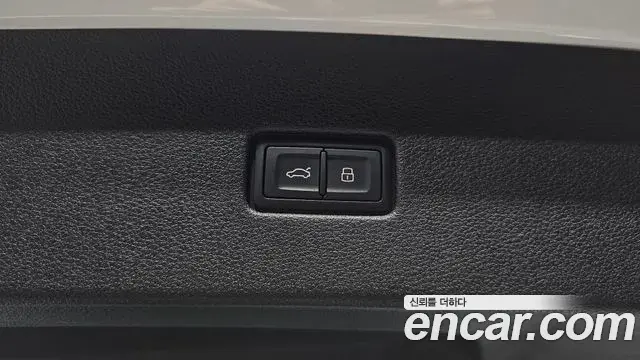 Audi Q8 2025 — Photo 6/37