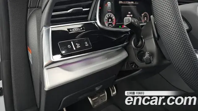 Audi Q8 2025 — Photo 18/37