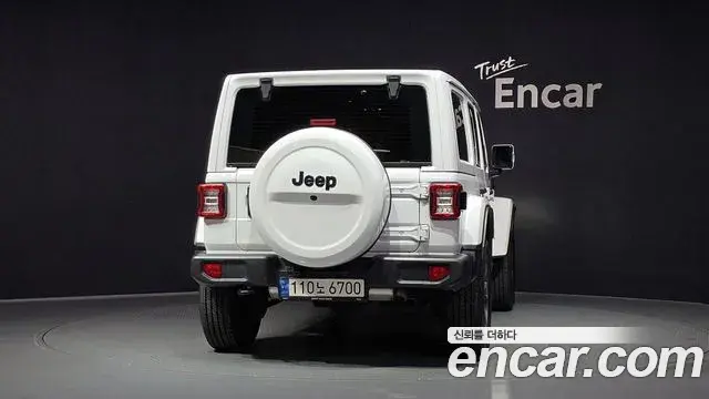 Jeep Wrangler 2022 — ფოტო 25/31