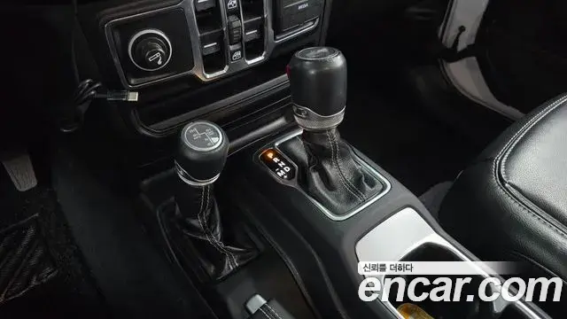 Jeep Wrangler 2022 — ფოტო 26/31