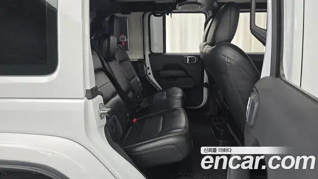 Jeep Wrangler 2022 — ფოტო 8/31