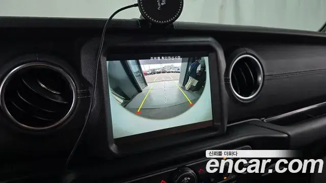 Jeep Wrangler 2022 — ფოტო 15/31