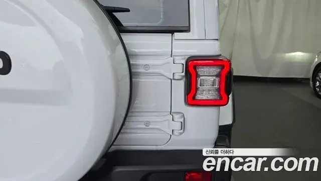 Jeep Wrangler 2022 — ფოტო 29/31