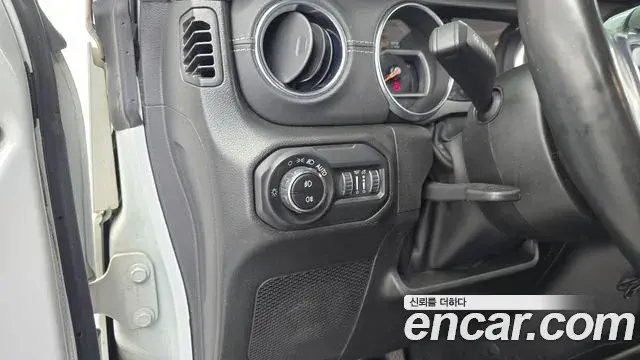 Jeep Wrangler 2022 — ფოტო 12/31
