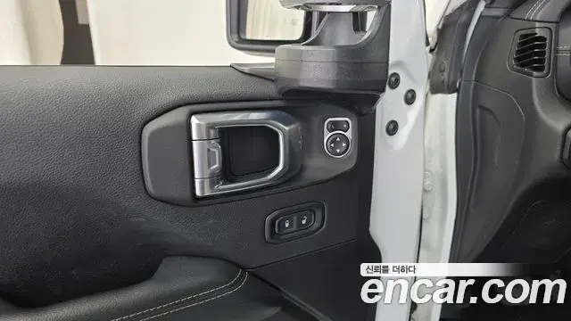 Jeep Wrangler 2022 — ფოტო 1/31