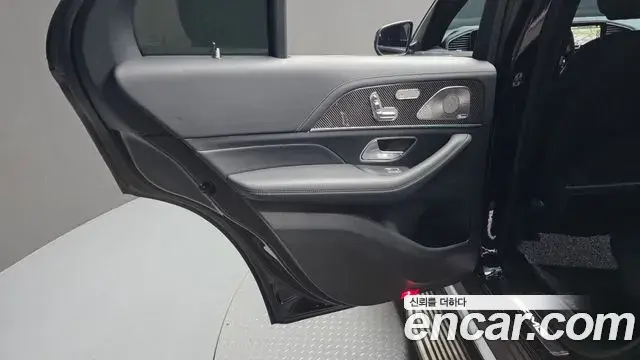 Mercedes-Benz GLE-Class 2022 — Photo 30/36