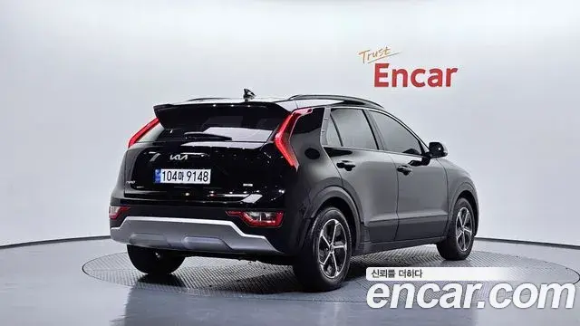 Kia Niro 2022 — Фото 2/20