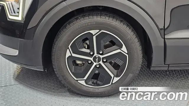 Kia Niro 2022 — Фото 5/20