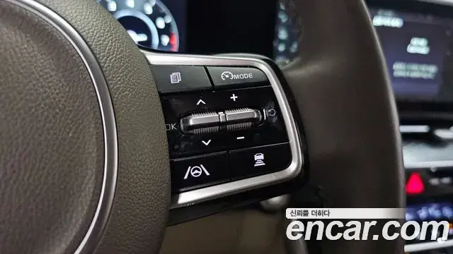 Kia Carnival 2022 — Photo 18/37
