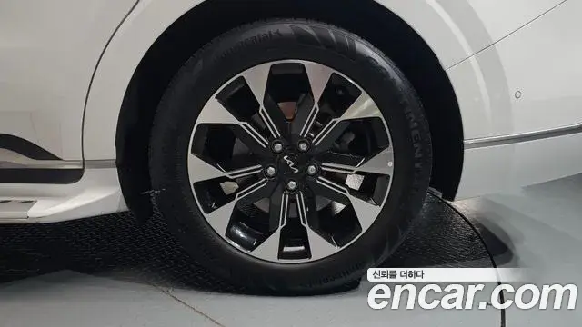 Kia Carnival 2022 — Photo 1/37