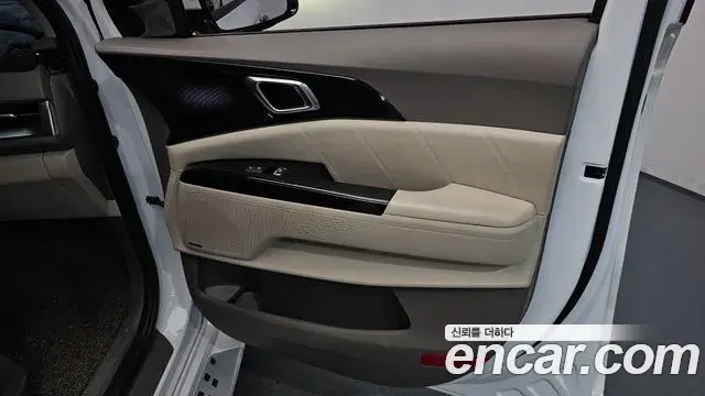 Kia Carnival 2022 — Photo 7/37