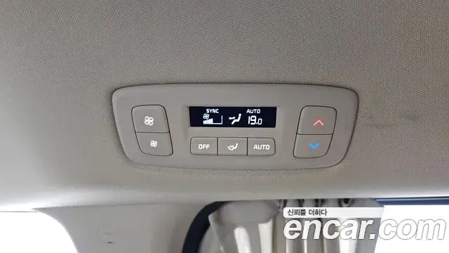 Kia Carnival 2022 — Photo 9/37