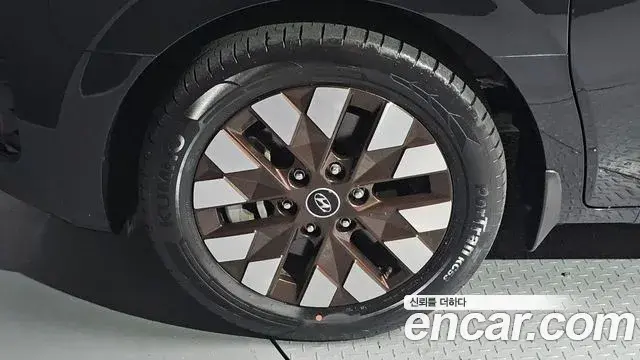 Hyundai Staria 2021 — Фото 5/20