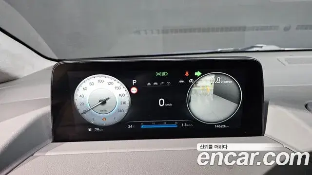 Hyundai Staria 2021 — Фото 8/20