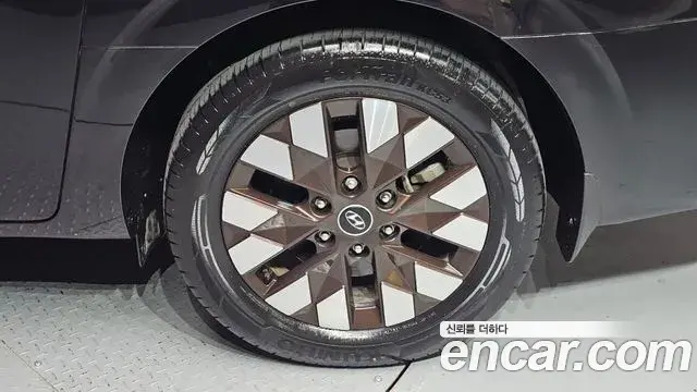 Hyundai Staria 2021 — ფოტო 26/31