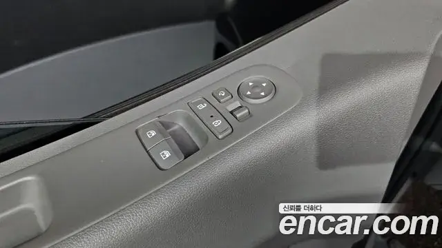 Hyundai Staria 2021 — ფოტო 28/31