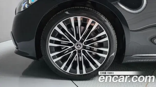 Mercedes-Benz S-Class 2021 — Photo 9/35