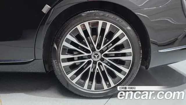 Mercedes-Benz S-Class 2021 — Photo 21/35