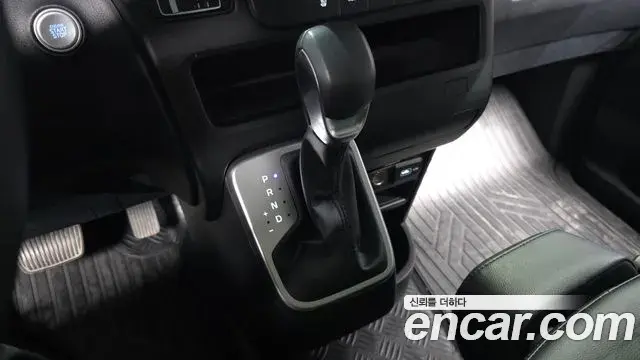 Hyundai Staria 2022 — Şəkil 25/31