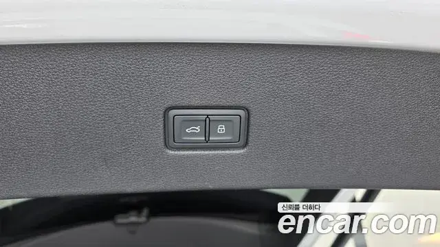 Audi Q8 2022 — Photo 28/33