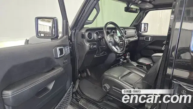 Jeep Wrangler 2021 — Photo 24/30