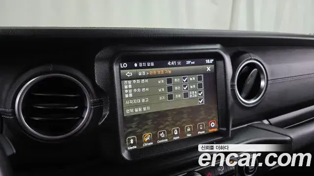 Jeep Wrangler 2021 — Photo 19/30