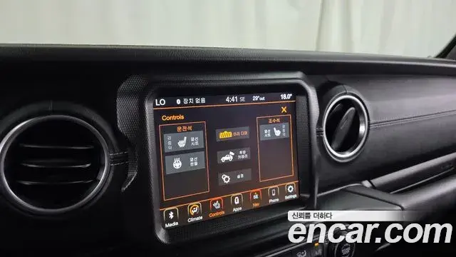 Jeep Wrangler 2021 — Photo 29/30
