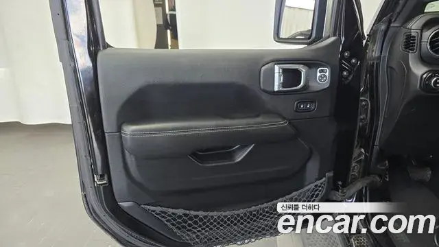 Jeep Wrangler 2021 — Photo 23/30