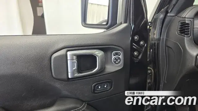 Jeep Wrangler 2021 — Photo 2/30