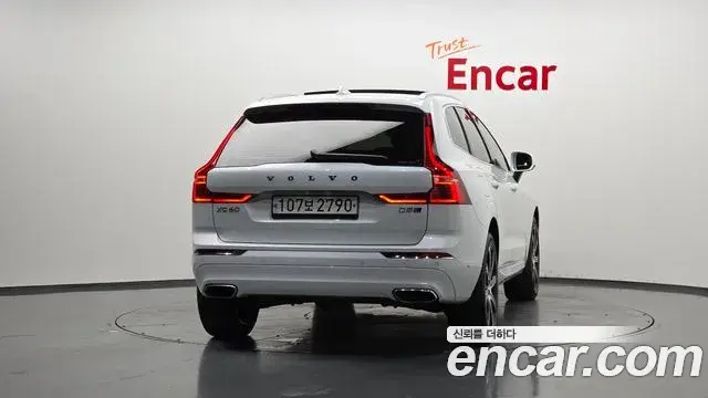 Volvo XC60 2020 — Şəkil 8/20