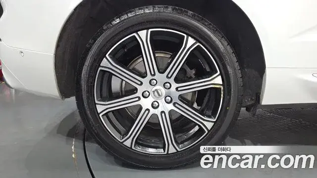 Volvo XC60 2020 — Şəkil 2/20