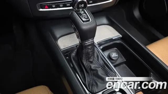 Volvo XC60 2020 — Şəkil 19/20