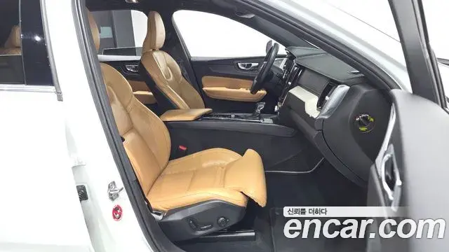 Volvo XC60 2020 — Şəkil 12/20