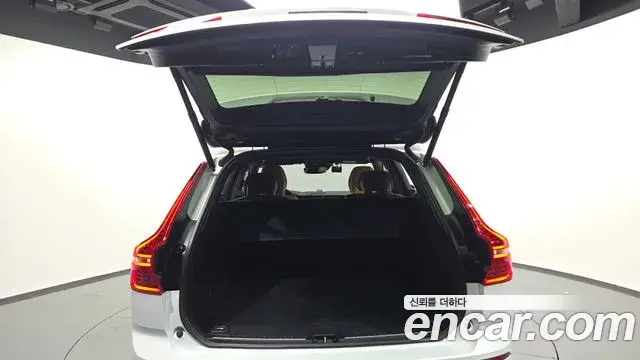 Volvo XC60 2020 — Şəkil 16/20
