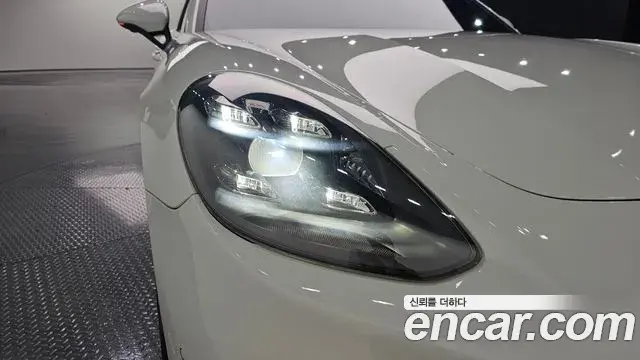 Porsche Panamera 2021 — ფოტო 26/34