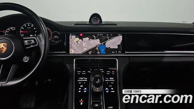Porsche Panamera 2021 — ფოტო 13/34