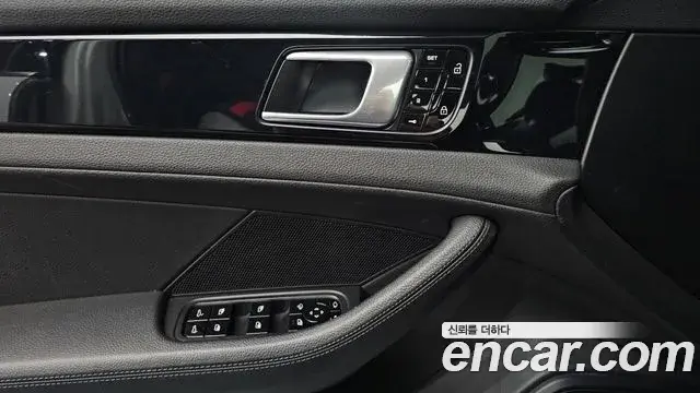 Porsche Panamera 2021 — ფოტო 24/34