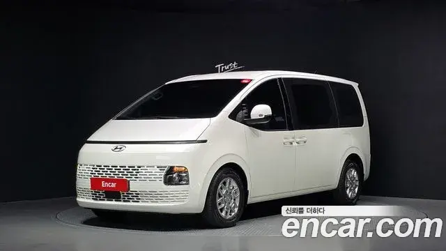 Hyundai Staria 2023 — Photo 9/20