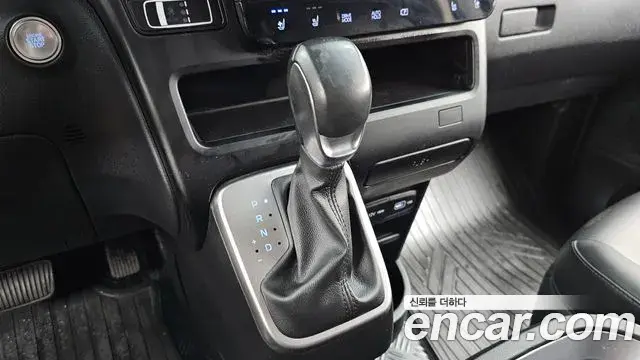 Hyundai Staria 2023 — Photo 7/20