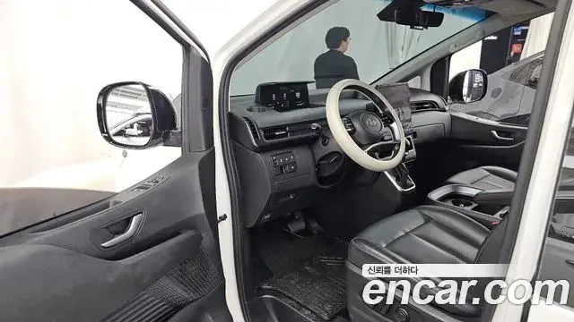 Hyundai Staria 2023 — Photo 8/20