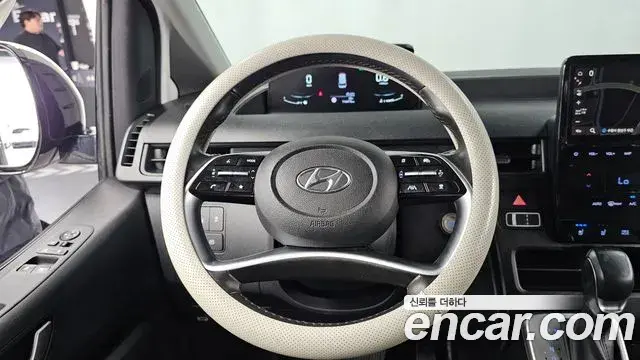 Hyundai Staria 2023 — Photo 13/20