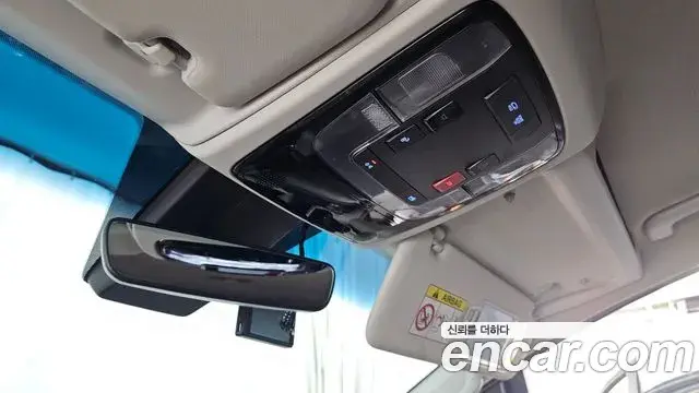 Hyundai Staria 2023 — Photo 17/20