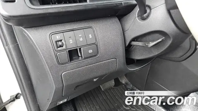 Hyundai Staria 2023 — Photo 18/20