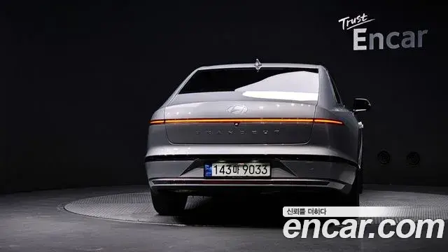 Hyundai Grandeur Hybrid 2023 — ფოტო 7/31