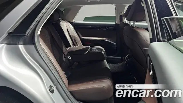 Hyundai Grandeur Hybrid 2023 — ფოტო 29/31
