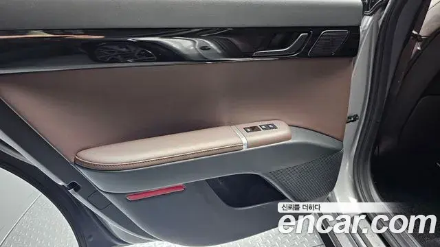 Hyundai Grandeur Hybrid 2023 — ფოტო 14/31